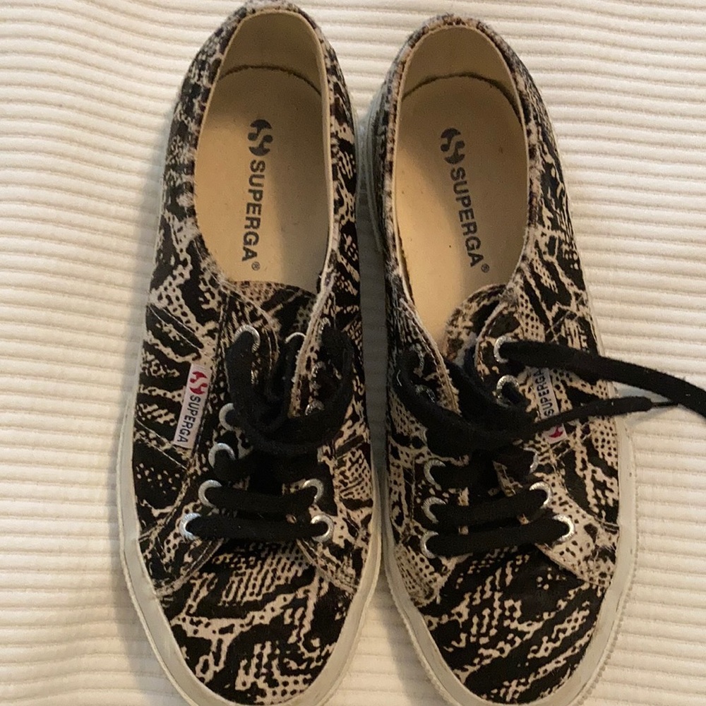 Woman’s Superga sneakers